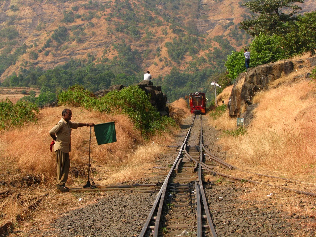 Железные дороги африки. Узкоколейная ЖД Индия. Мавритания железная дорога. Железная дорога в Африке. Железная дорога в Индии.