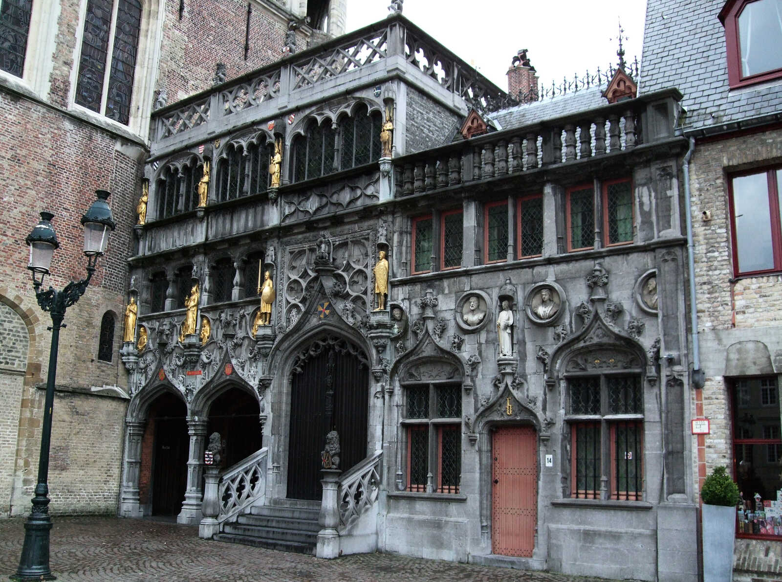 Facha de la Basílica de la Santa Sangre, Bélgica