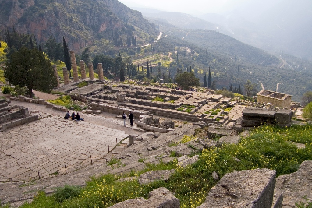Templo de Apolo en Delfos - Grecia - Ser Turista.