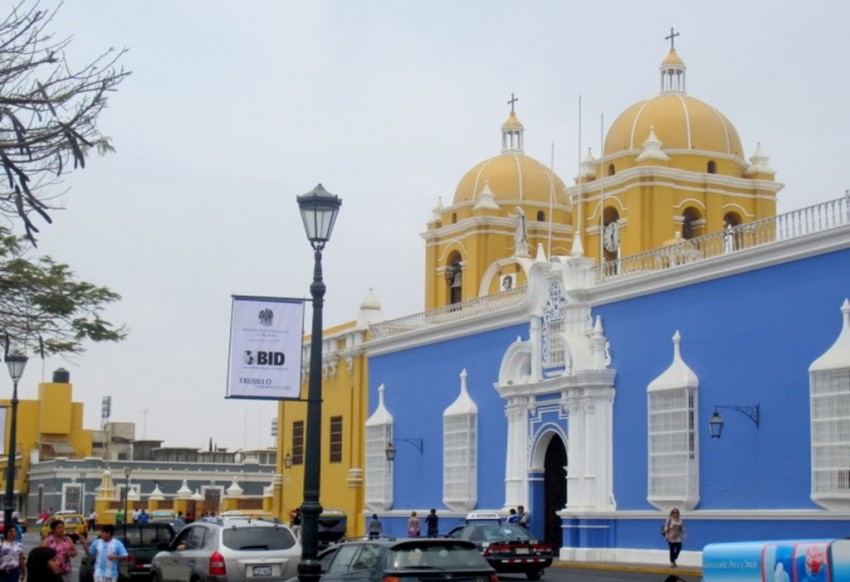 La Plaza De Armas De Trujillo - Perú - Ser Turista