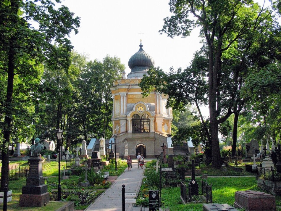 El Monasterio Alexander Nevsky en San Petersburgo