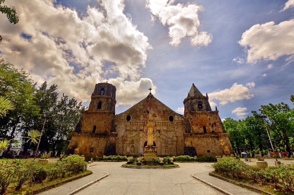 La Iglesia y Fortaleza de Miagao