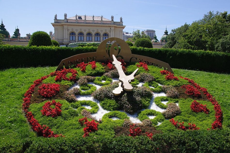 Estatuas y jardines en el Stadtpark de Viena