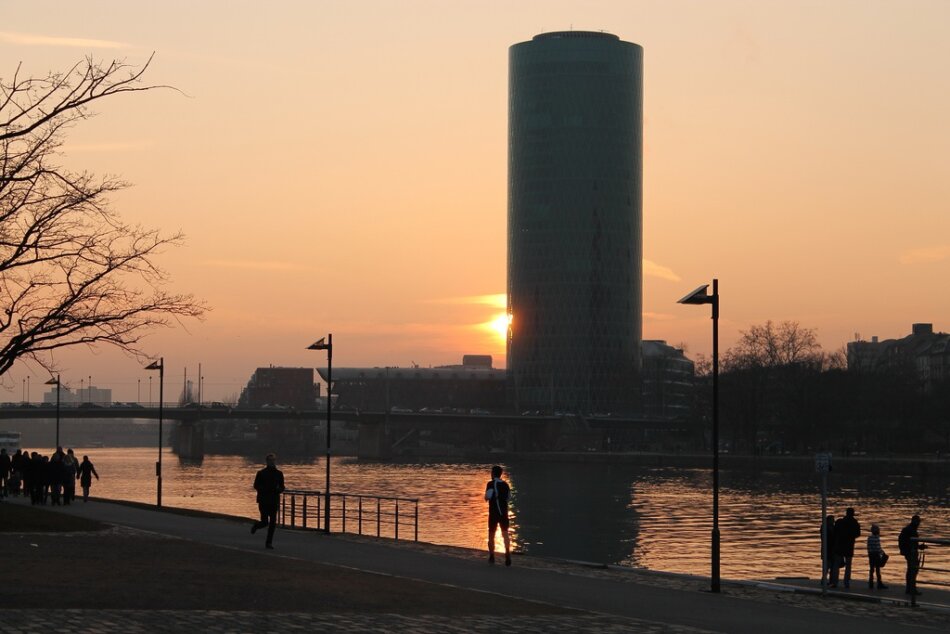 La icónica Main Tower de Frankfurt